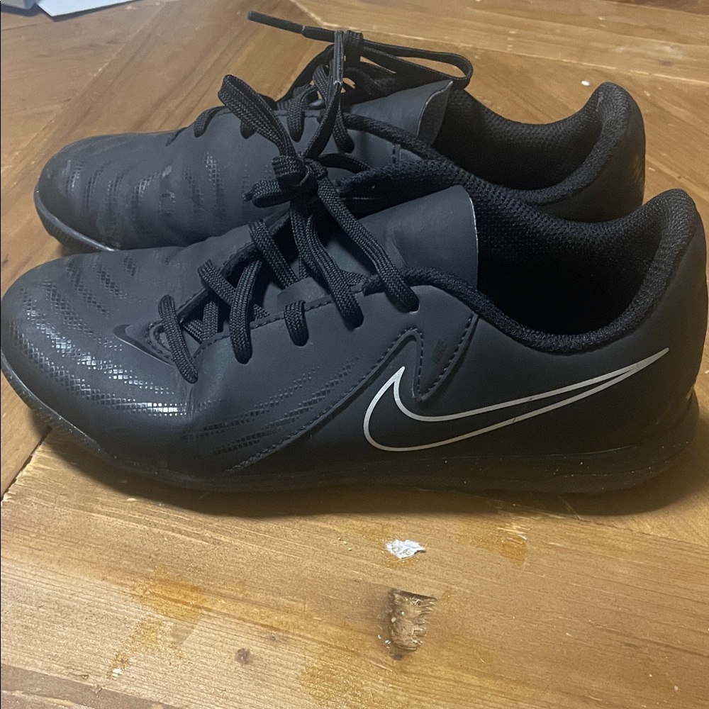 Nike Phantom turf sneakers size 2Y